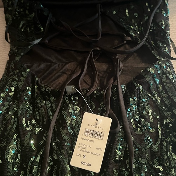 Brand new dress for women - Picture 4 of 8